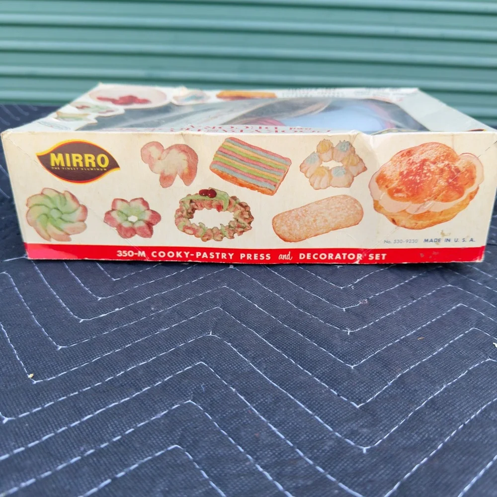Vintage Mirro Aluminum Cooky Pastry Press Decorator Set Original Box Recipes